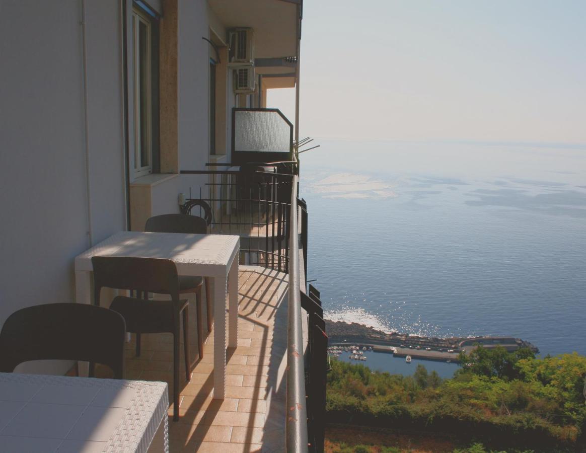 דירות אסראלה Il Balcone Di Galatea מראה חיצוני תמונה